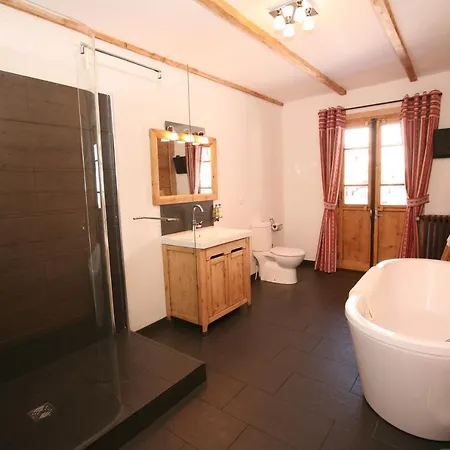 La Chaumiere - Luxury Traditional Chalet, Alpstuga