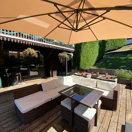 La Chaumiere - Luxury Traditional Chalet, Alpstuga