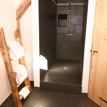 La Chaumiere - Luxury Traditional Chalet, Alpstuga