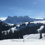 La Chaumiere - Luxury Traditional Chalet, Шале Шатель