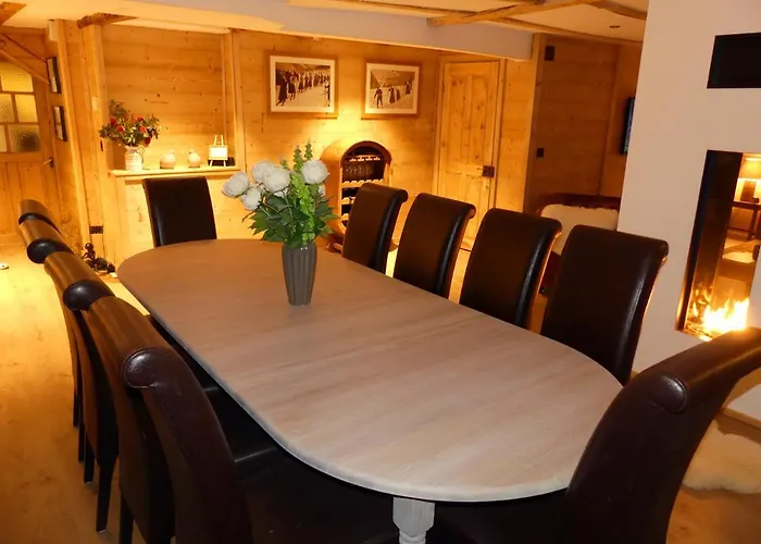 La Chaumiere - Luxury Traditional Chalet, *
