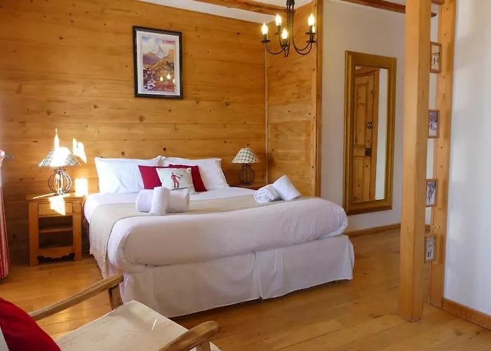La Chaumiere - Luxury Traditional Chalet, *